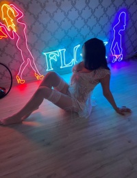 Девушка-массажистка Диана, салон Flex saloN
